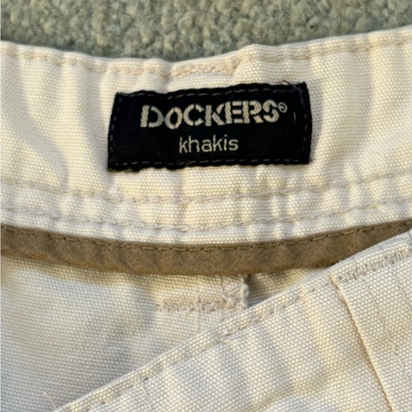 Dockers Women’s W36 Tan Bermuda Cotton Shorts - Picture 3 of 7